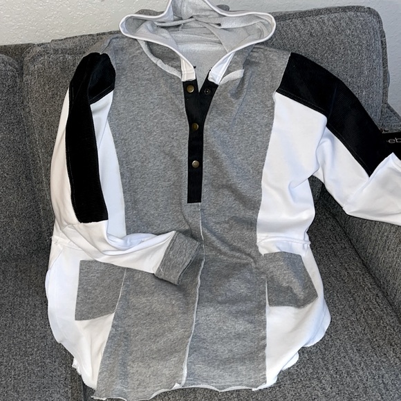 OVERSTOCKED - TODAY ONLY!! Y2K White-Black Corduroy- & Gray Exposed Seam Snap - Picture 15 of 16